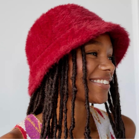 NWT Urban Outfitters Juno Fuzzy Bucket Hat - Picture 1 of 11